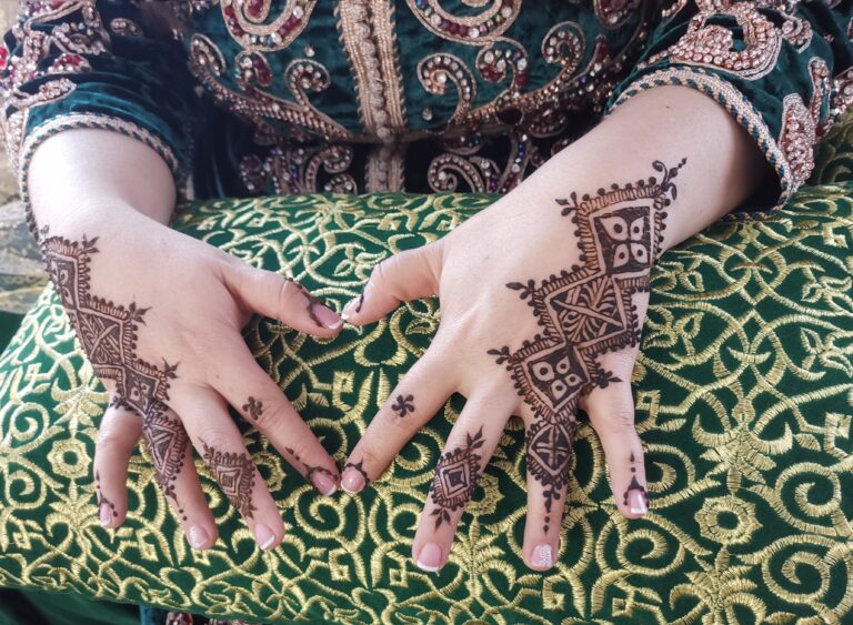 Marokkanisches Henna, die erstaunlichen Verzierungen