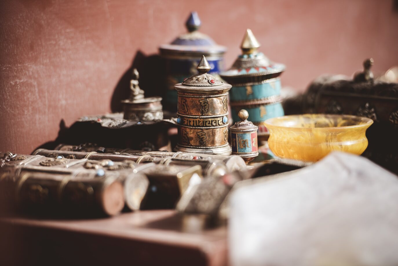 Bronze objets in fez